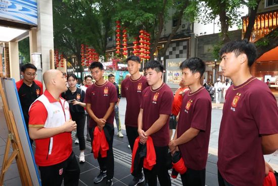 男人把j放进女人的屁股